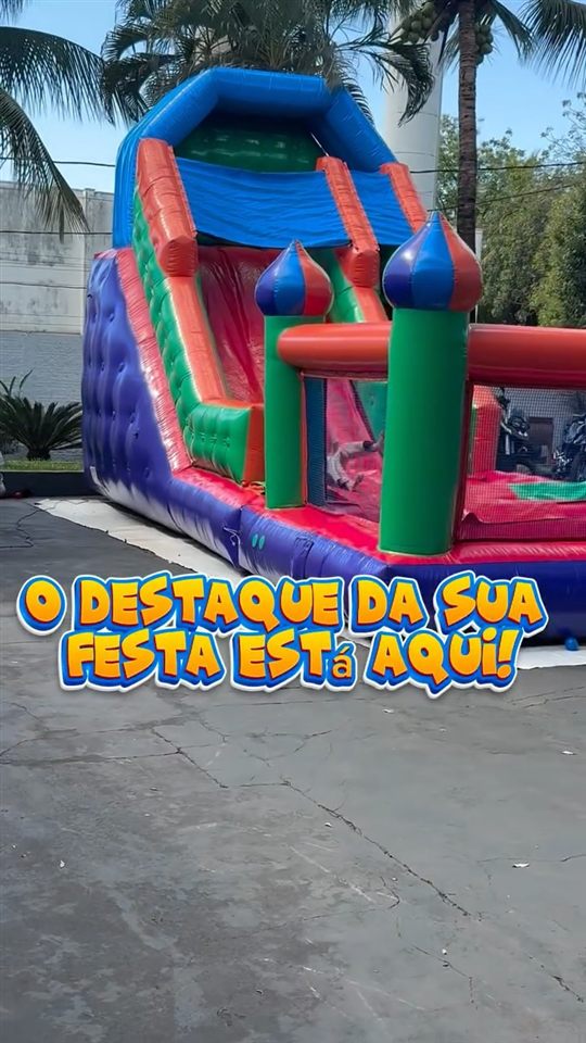 Vídeo: tobogã montado, com o texto o destaque da sua festa está aqui